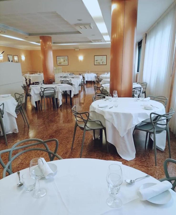 Ristorante Hotel Lucia - 100 Mt Dal Mare Giulianova Εξωτερικό φωτογραφία