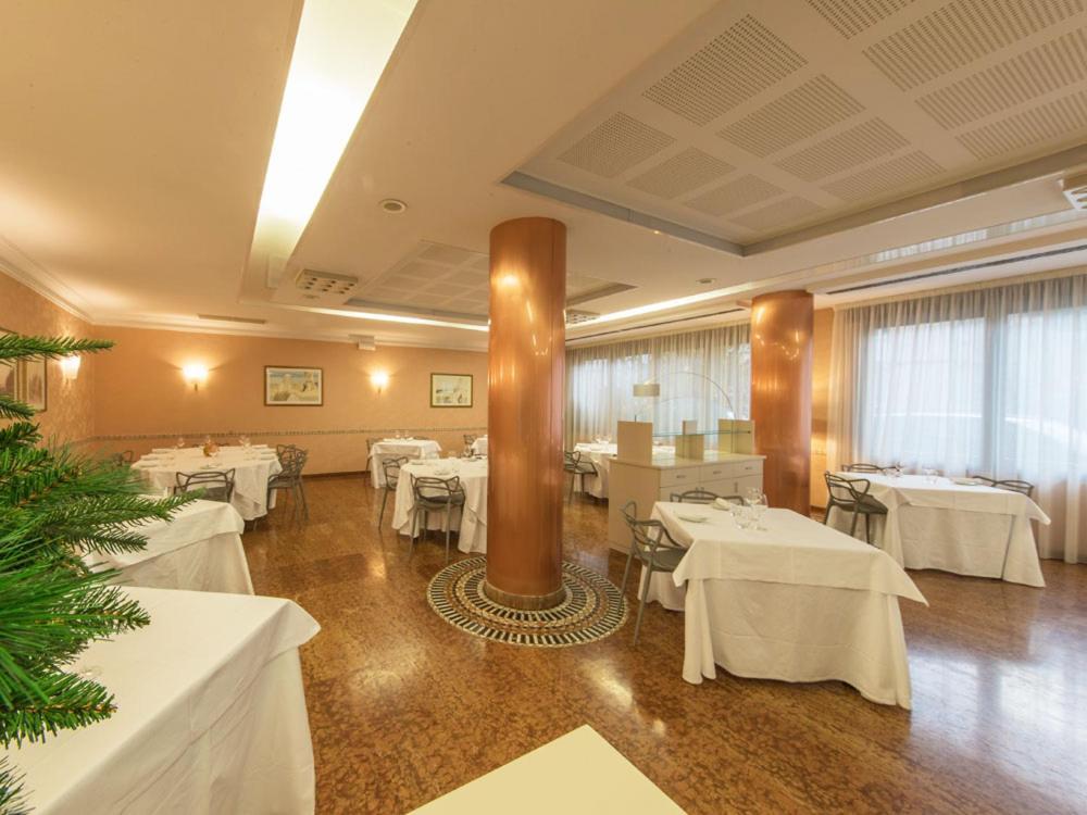 Ristorante Hotel Lucia - 100 Mt Dal Mare Giulianova Εξωτερικό φωτογραφία
