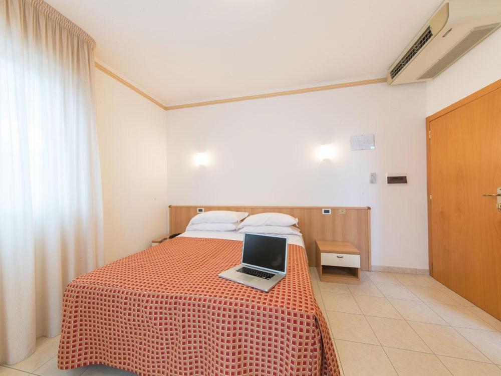 Ristorante Hotel Lucia - 100 Mt Dal Mare Giulianova Εξωτερικό φωτογραφία