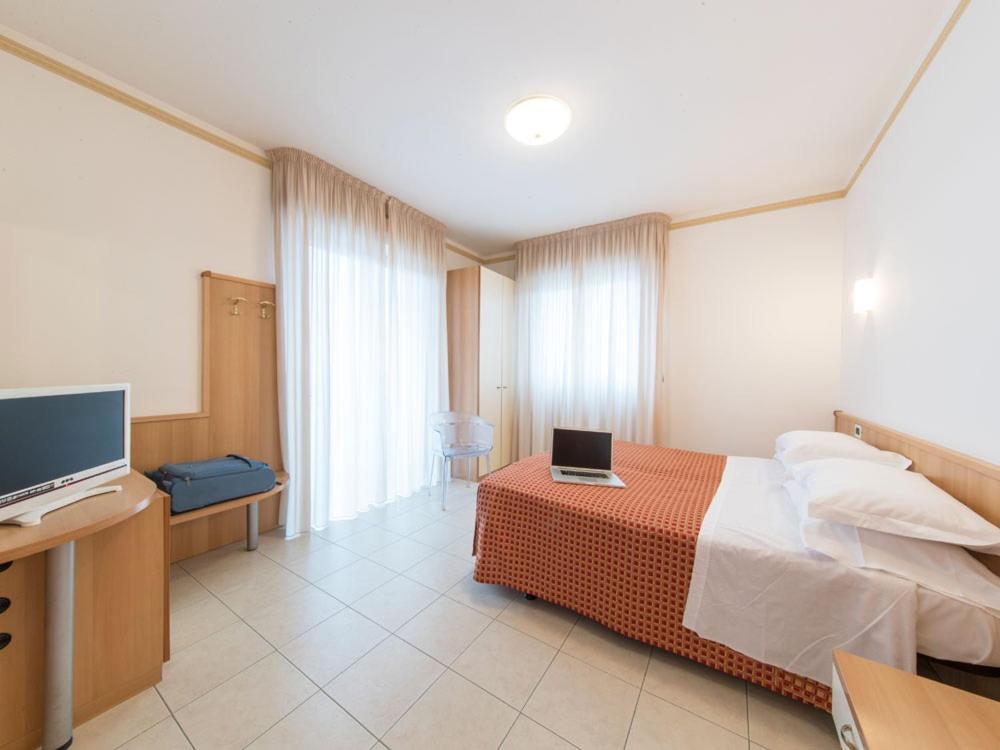 Ristorante Hotel Lucia - 100 Mt Dal Mare Giulianova Εξωτερικό φωτογραφία