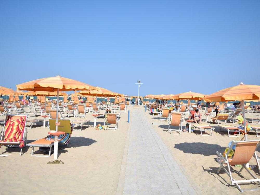 Ristorante Hotel Lucia - 100 Mt Dal Mare Giulianova Εξωτερικό φωτογραφία