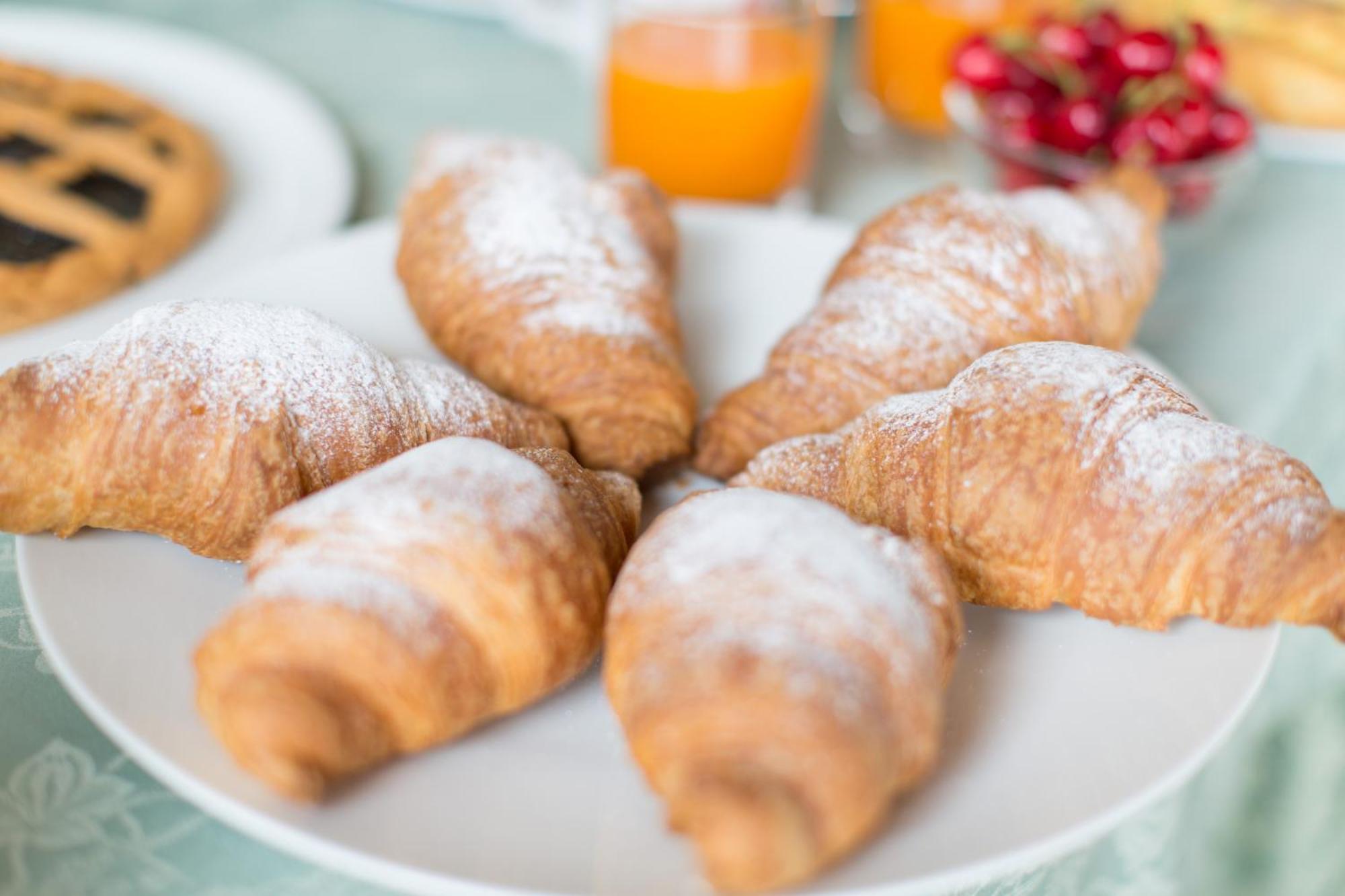 Ristorante Hotel Lucia - 100 Mt Dal Mare Giulianova Εξωτερικό φωτογραφία