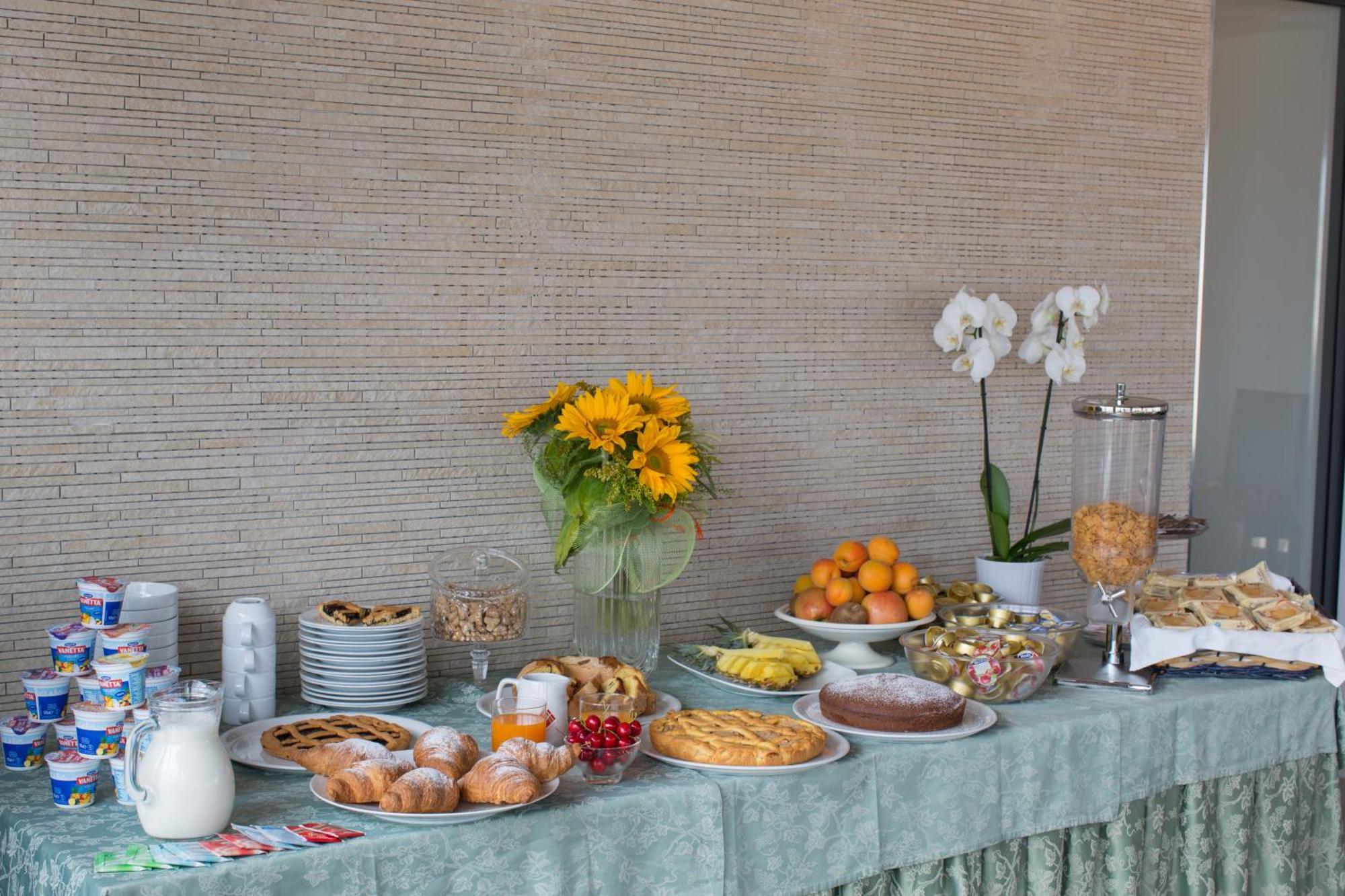Ristorante Hotel Lucia - 100 Mt Dal Mare Giulianova Εξωτερικό φωτογραφία