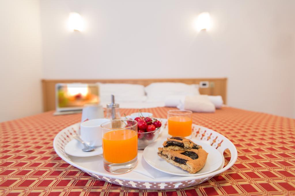 Ristorante Hotel Lucia - 100 Mt Dal Mare Giulianova Δωμάτιο φωτογραφία